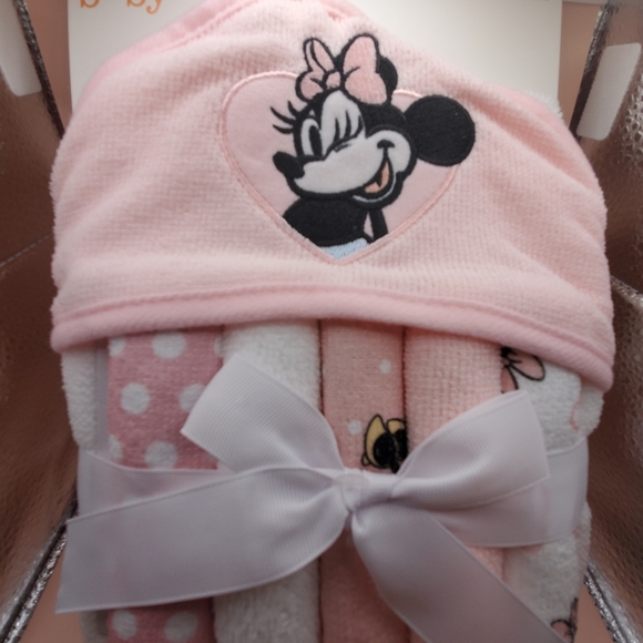DISNEY BABY Minnie Mouse Hooded Towel with 5 Piece Washcloth Set - Picture 1 of 7